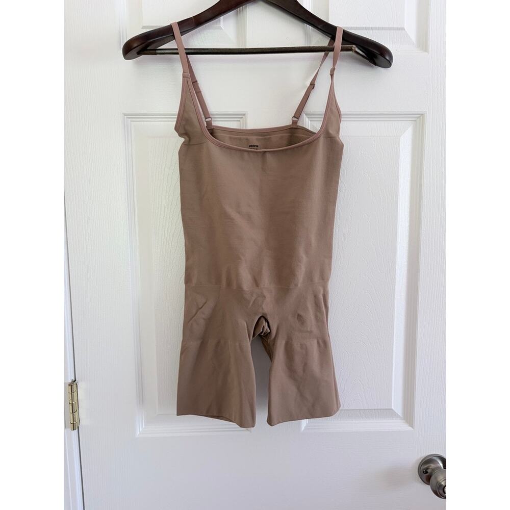 SKIMS Sculpting Mid Thigh Bodysuit Shapewear Nude Beige XL NWOT